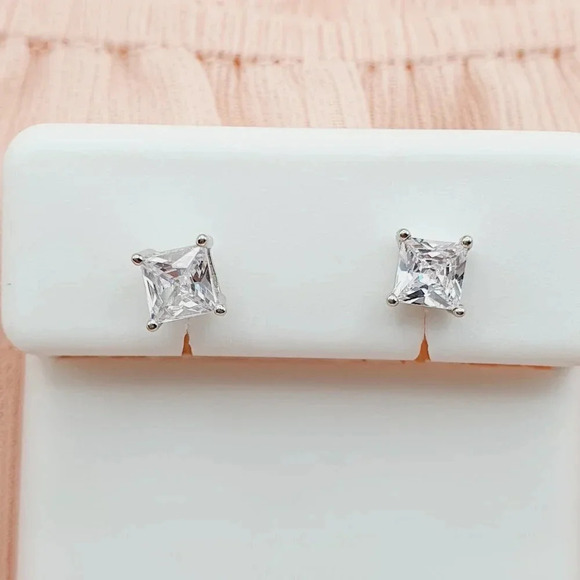 "4MM S925 Sterling Silver CZ Stud Earrings for Women/Girl, US19251024 - Picture 7 of 11